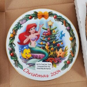 Disney The Little Mermaid Christmas 2004 Plate Ariel Sea-sons Greetings 8" New